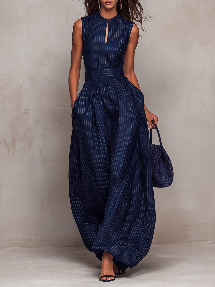 Elegante Mono de Rayas en Azul Oscuro para Mujeres con Cuello Alto, Sin Mangas, Corte en Llave y Pierna Ancha Fluyente
