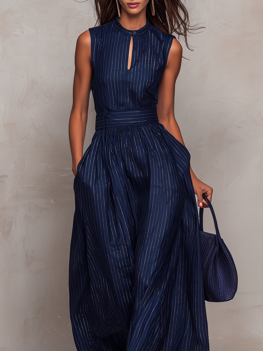 Elegante Mono de Rayas en Azul Oscuro para Mujeres con Cuello Alto, Sin Mangas, Corte en Llave y Pierna Ancha Fluyente