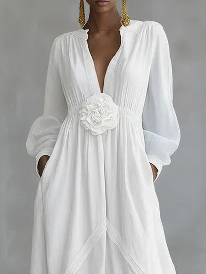 Elegante Vestido Maxi Blanco para Mujeres con Escote en V, Mangas de Linterna y Apliques Florales en Estilo Fluido