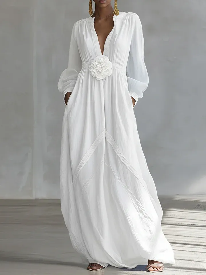 Elegante Vestido Maxi Blanco para Mujeres con Escote en V, Mangas de Linterna y Apliques Florales en Estilo Fluido