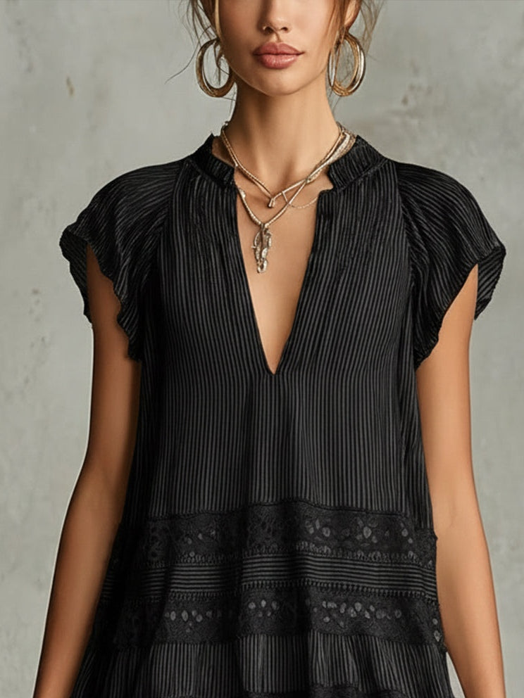 Vestido Mini de Encaje Negro sin Esfuerzo para Mujeres con Cuello Abierto, Mangas de Volante y Dobladillo con Volantes Estilo Bohemio