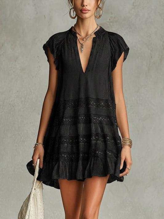 Vestido Mini de Encaje Negro sin Esfuerzo para Mujeres con Cuello Abierto, Mangas de Volante y Dobladillo con Volantes Estilo Bohemio