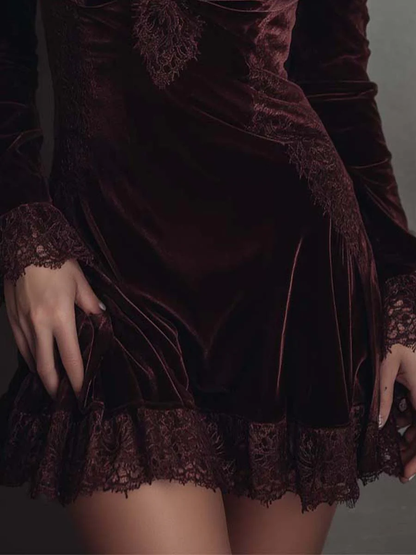 Elegante Vestido Mini de Terciopelo Burdeos para Mujeres con Escote en V y Mangas Largas con Detalle de Encaje