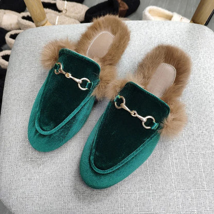 Mules Cómodas para Mujeres con Forro de Piel Sintética y Detalle de Hebilla, Estilo Slip On
