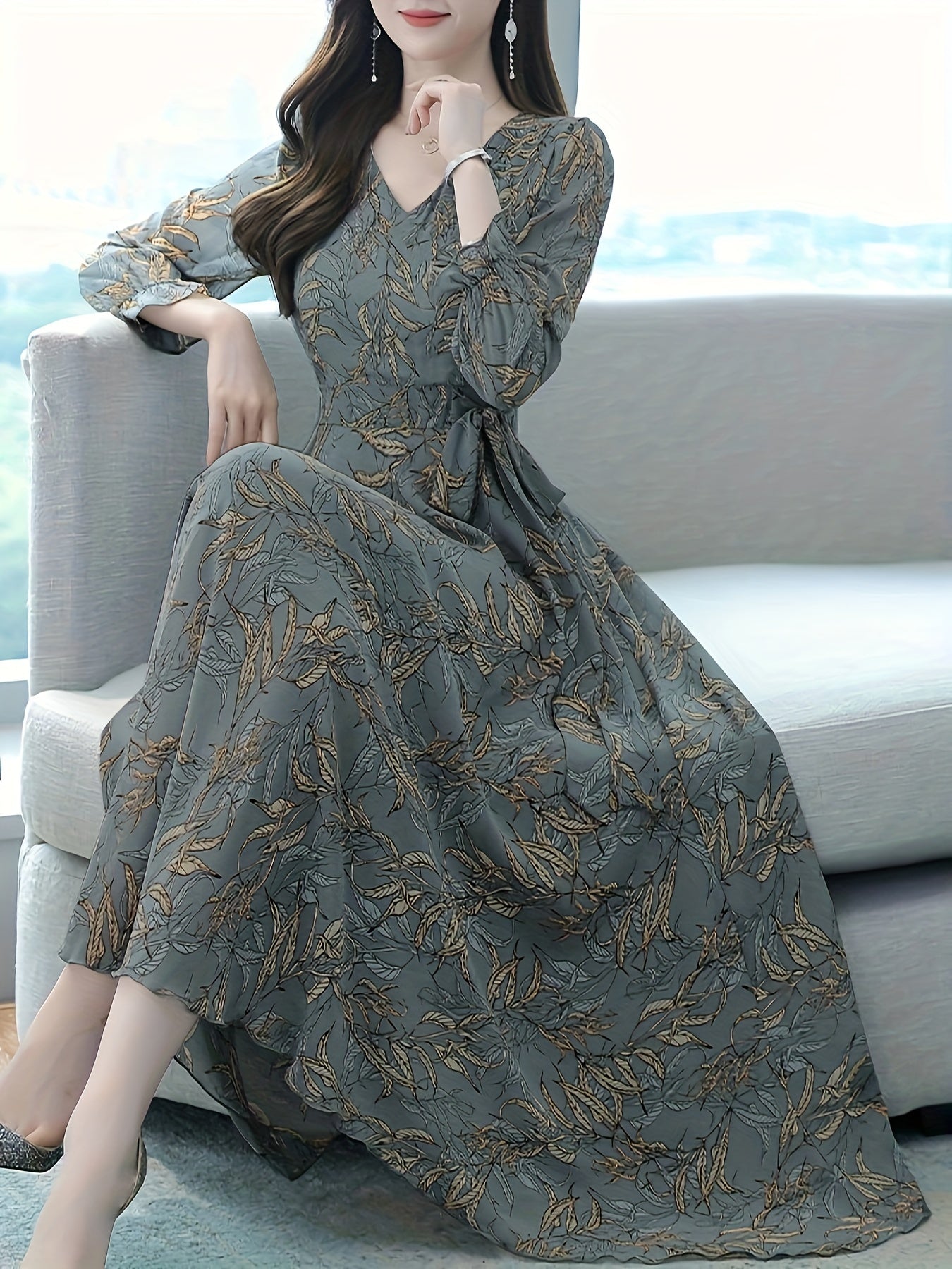 Vestido Maxi Elegante de Impresión de Hojas Verde Salvia para Mujeres con Escote en V, Manga Larga y Cintura con Lazo en Estilo Fluido