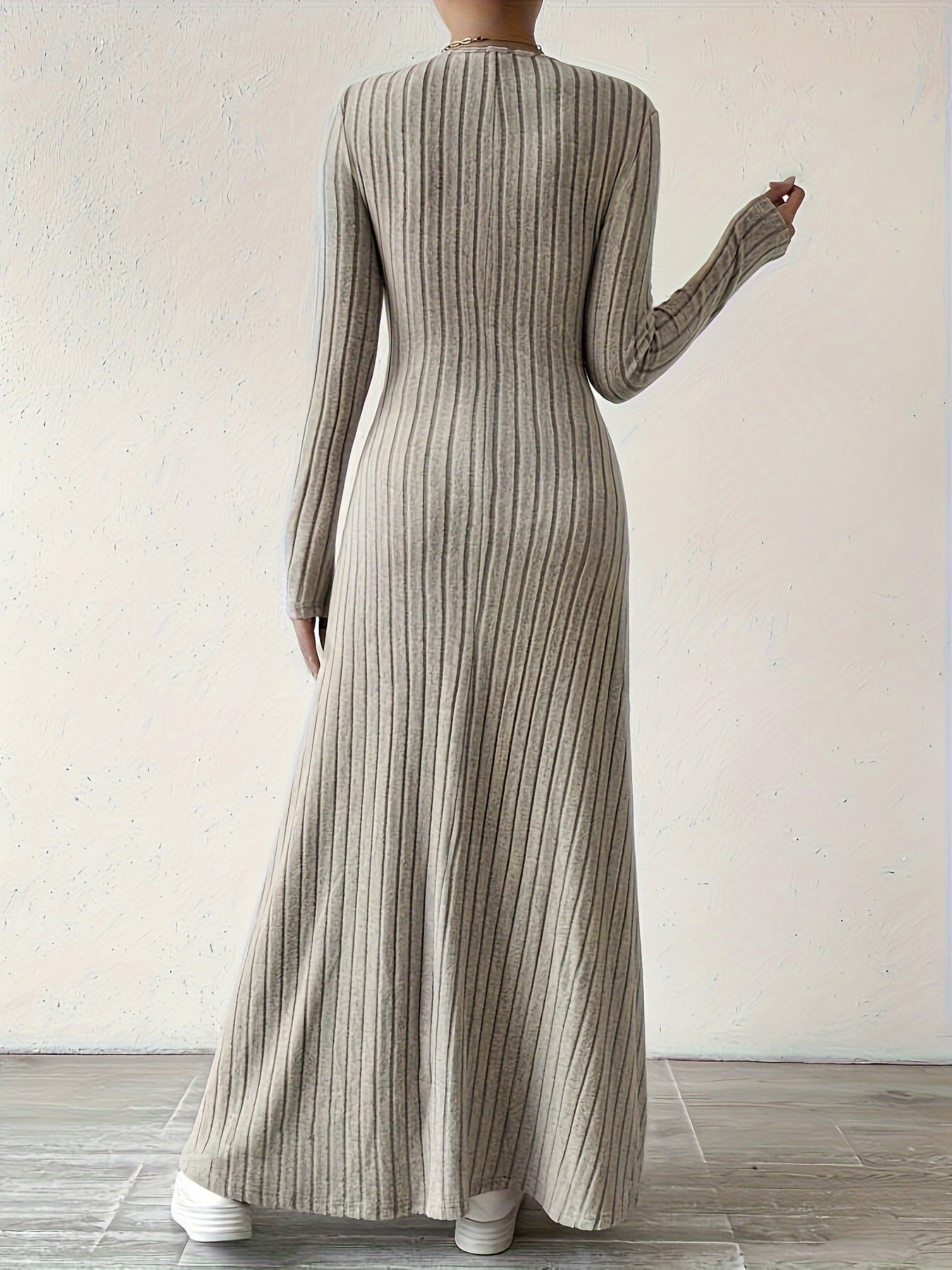 Elegante Vestido Largo de Punto Acanalado para Mujeres con Escote en V y Manga Larga Ajustado y Fluido