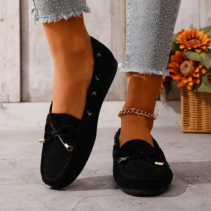 Mocasines cómodos para mujeres con detalle de lazo y ribete de tachuelas, estilo plano y fácil de poner
