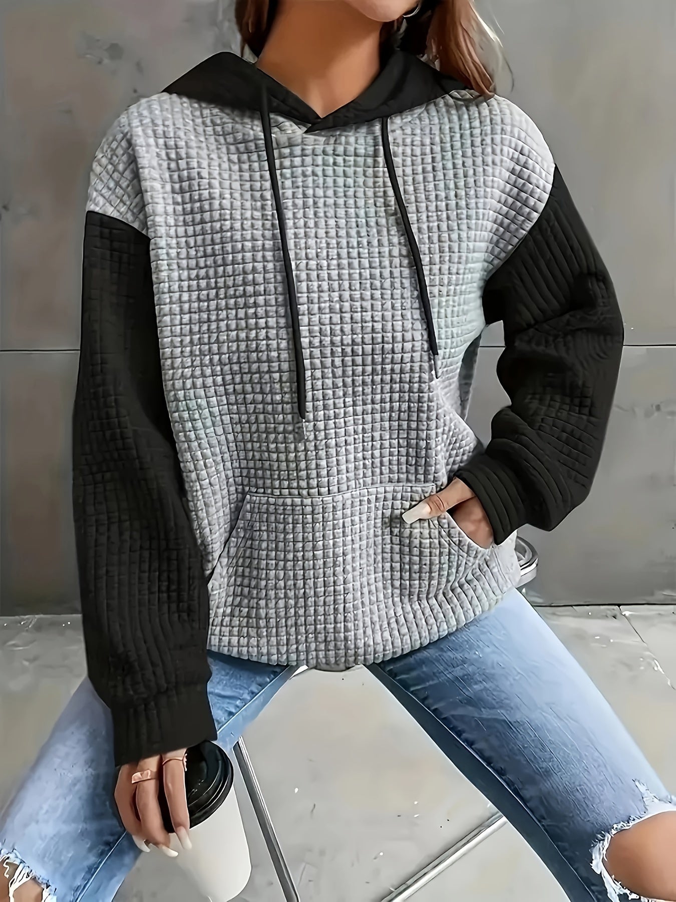 Sudadera Texturizada Colorblock Cómoda para Mujeres con Capucha Ajustable, Manga Larga y Bolsillo Canguro, Estilo Oversized