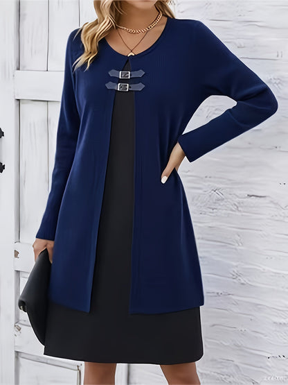 Vestido de Suéter de Punto Acanalado Cómodo para Mujeres con Cuello Redondo, Manga Larga y Detalle de Hebilla en Estilo Capas