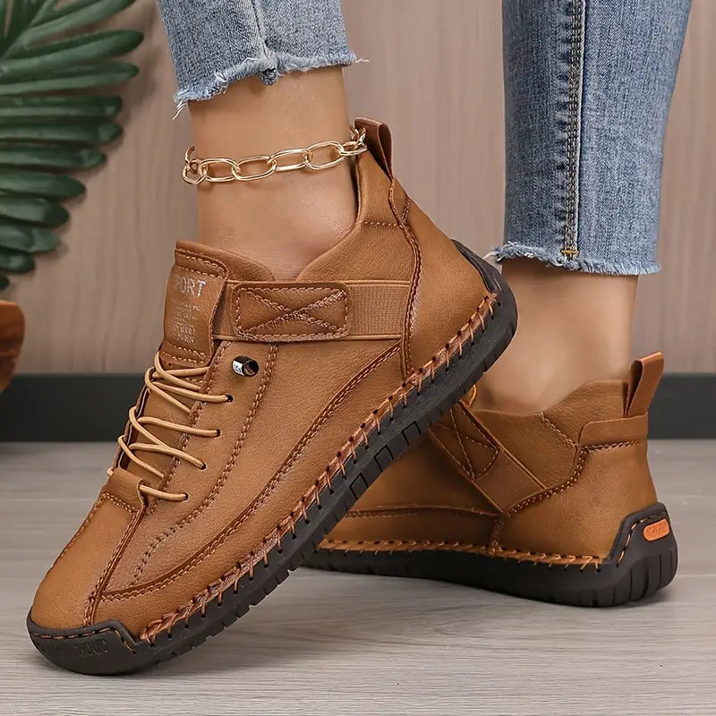 Zapatilla de Moda de Cuero Cómoda para Mujeres con Cordones y Correa de Velcro, Estilo Casual a Mano