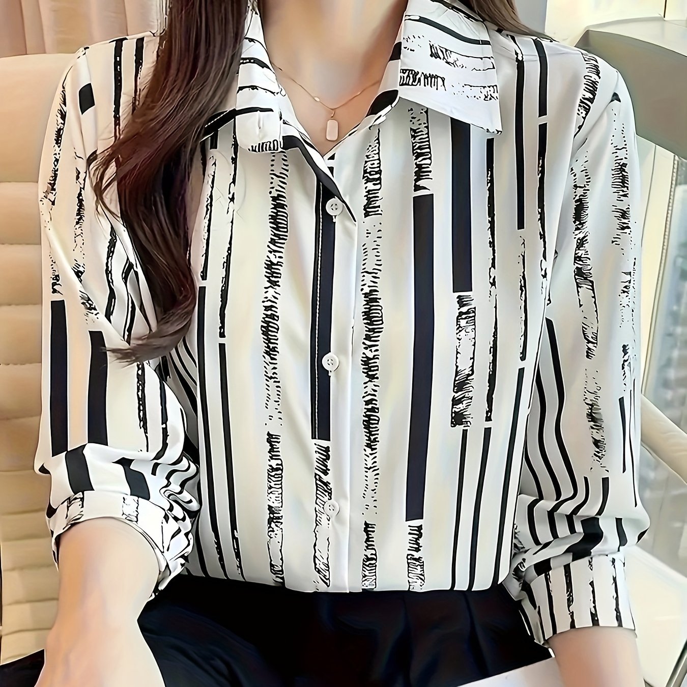 Blusa de Chifón Rayada Sin Esfuerzo para Mujeres con Cuello, Manga Larga, Botones Frontales y Estilo Sedoso Relajado