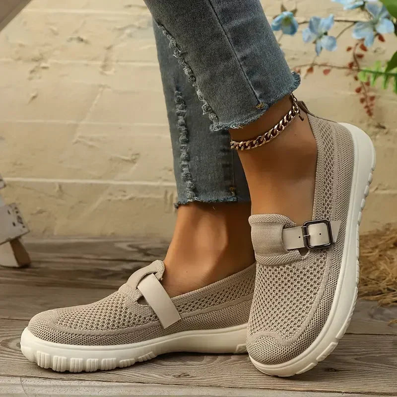 Mocasines Cómodos para Mujeres con Parte Superior de Tejido Transpirable y Detalle de Hebilla, Estilo Plano Sin Cierre