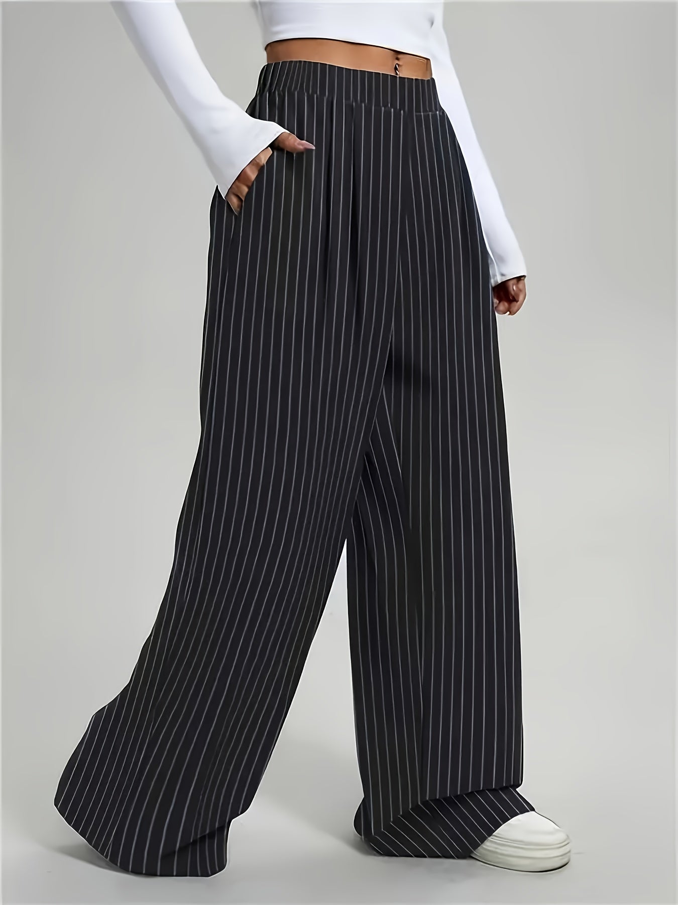 Pantalones Anchos de Rayas en Negro para Mujeres con Cintura Alta, Plisados y Estilo Relajado