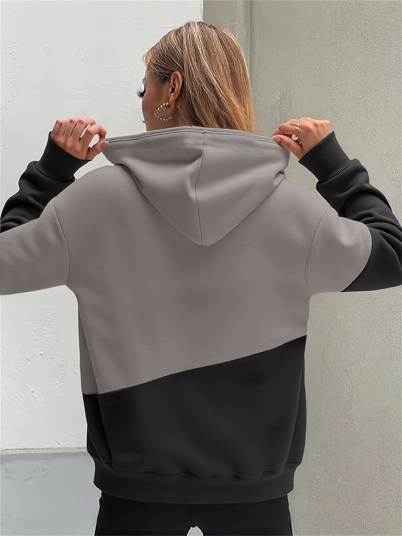 Sudadera cómoda con diseño colorblock y estampado de latidos para mujeres con capucha ajustable, manga larga y estilo de bolsillo canguro.