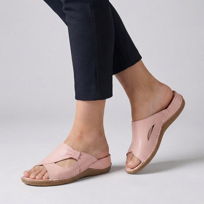 Sandalia Wedge de Cuero Cómoda para Mujeres con Corte Peep Toe y Estilo Confort