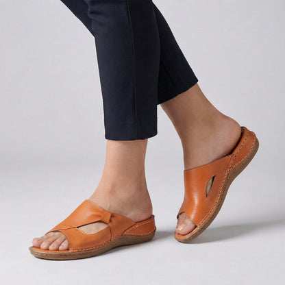 Sandalia Wedge de Cuero Cómoda para Mujeres con Corte Peep Toe y Estilo Confort