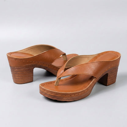 Sandalía de Plataforma Elegante de Cuero Negro para Mujeres con Tira de Dedo y Tacón de Madera Apilada Estilo Casual
