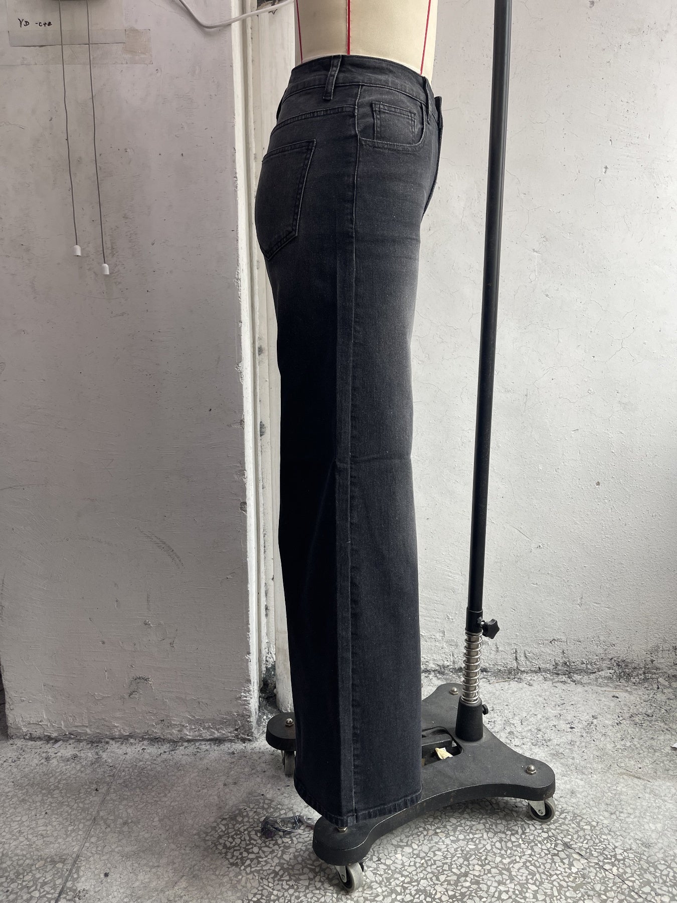 Jeans Anchos Azules de Cintura Alta y Estilo Fluido para Mujeres