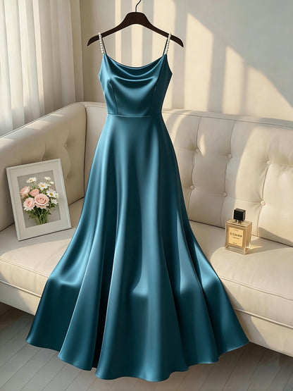 Elegante Vestido Maxi de Satén para Mujeres con Cuello Cowl y Tirantes de Perlas para Estilo Formal de Invitada de Boda