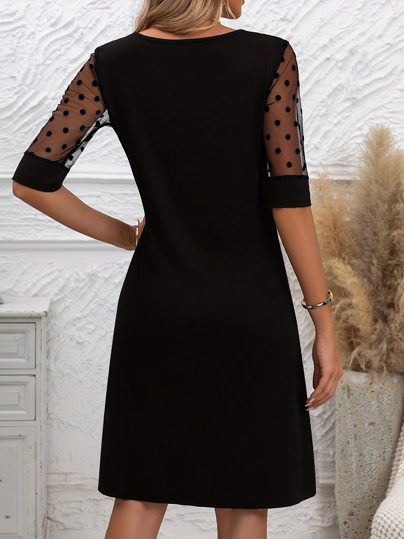 Elegante Vestido Midi Negro para Mujeres con Cuello Redondo y Mangas de Punto de Lunares