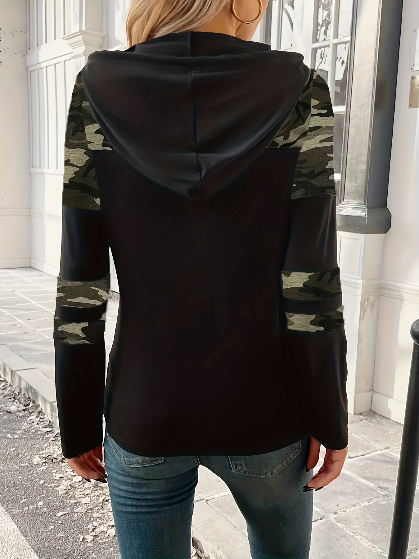 Sudadera cómoda con capucha de bloque de color camuflaje para mujeres con capucha ajustable y estilo relajado de manga larga