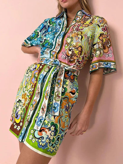 Vestido Camisa de Impresión Paisley Multicolor Sin Esfuerzo para Mujeres con Cuello, Manga Corta y Cinturón Estilo Bohemio
