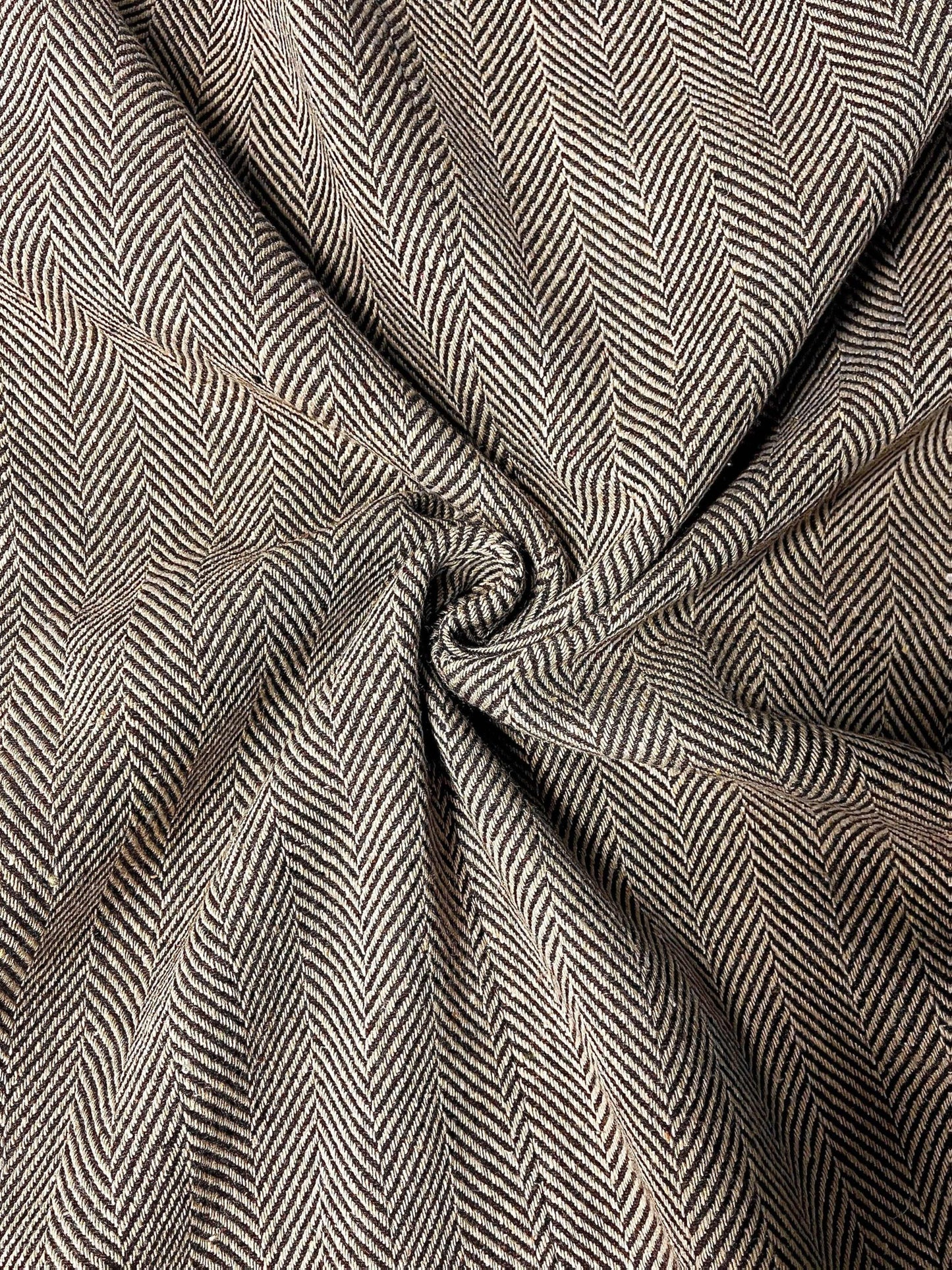 Blazer Elegante de Tweed Herringbone en Caqui para Mujeres con Cuello de Solapa y Mangas Largas con Detalles de Cuero y Botones Dorados