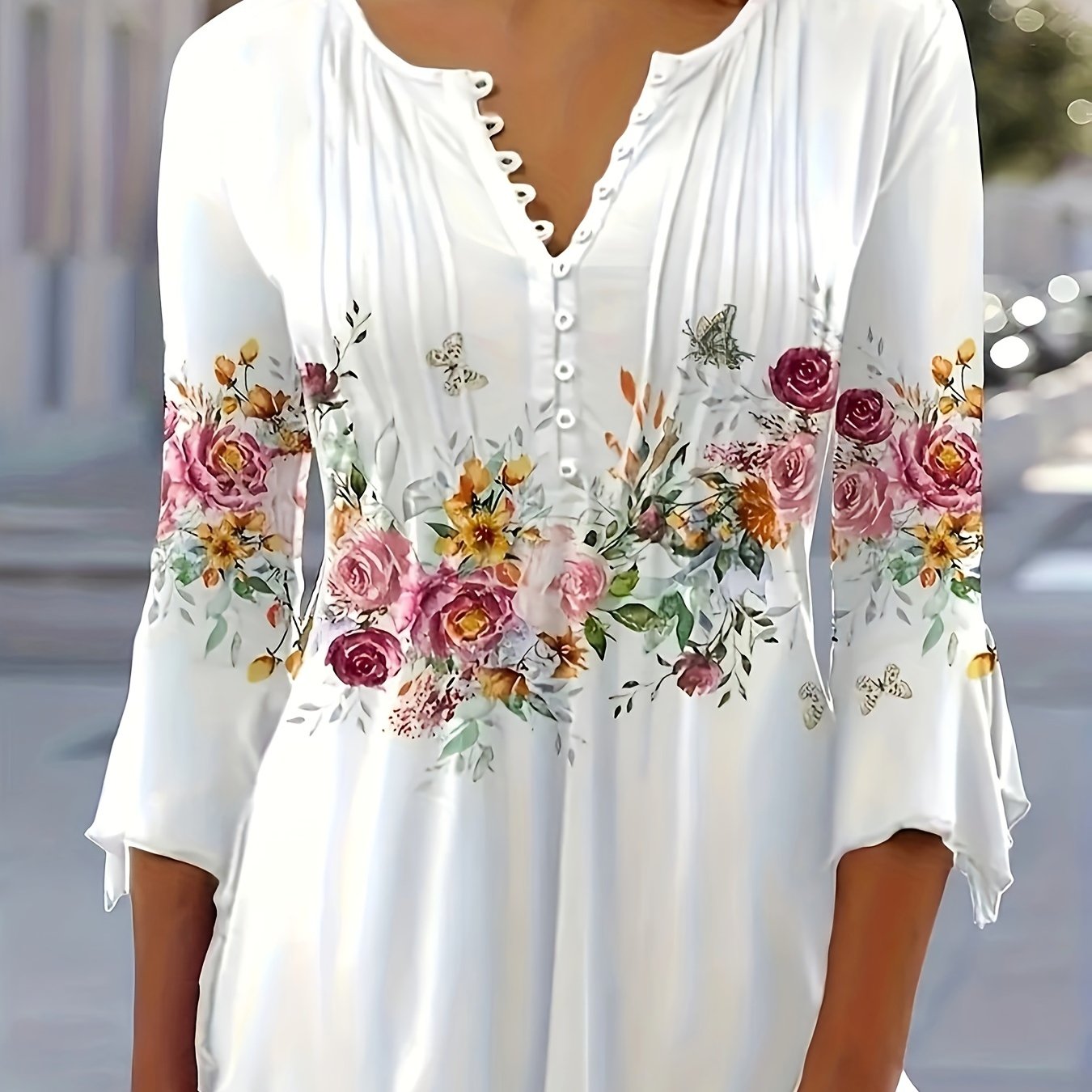 Blusa Floral Blanca Elegante para Mujeres con Cuello en V, Mangas de Campana y Estilo Fluido