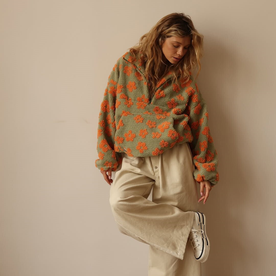 Suéter de Sherpa Floral Cómodo para Mujeres con Cuello, Cierre de Cremallera de Cuarto, Manga Larga y Estilo Oversized