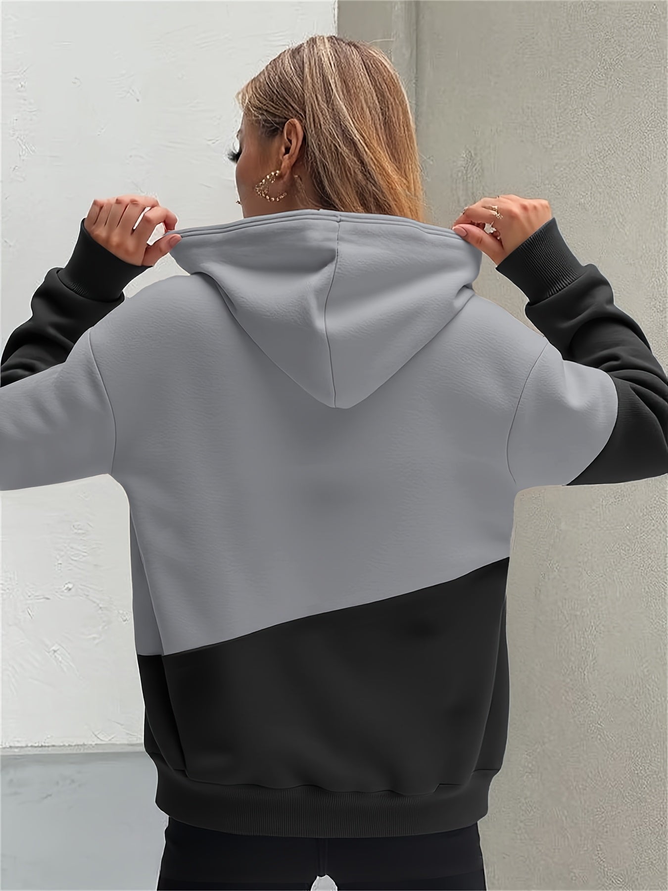 Sudadera cómoda con diseño colorblock y estampado de latidos para mujeres con capucha ajustable, manga larga y estilo de bolsillo canguro.