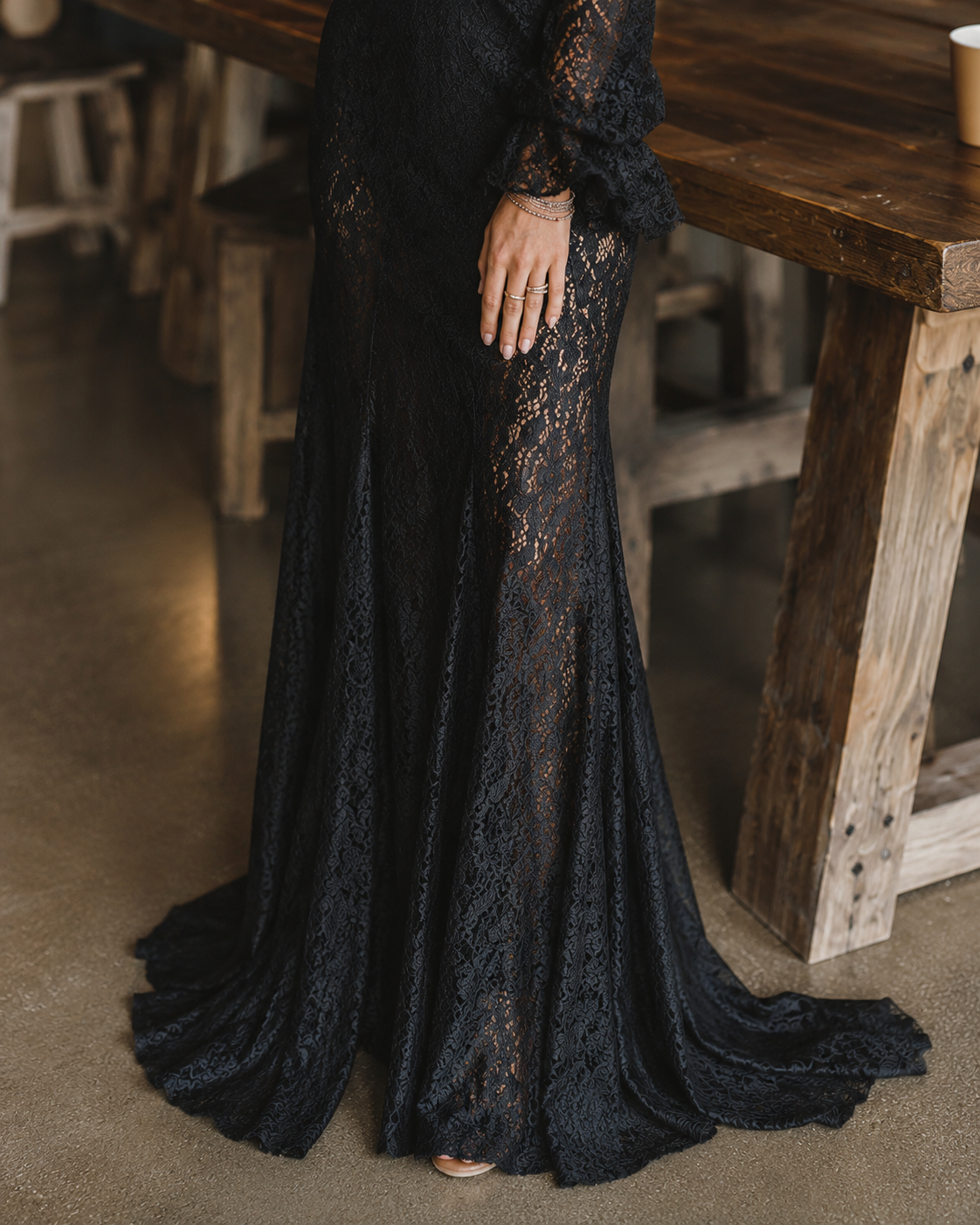 Elegante Vestido Maxi de Encaje Negro para Mujeres con Escote en V y Mangas de Campana Transparentes Estilo Bohemio