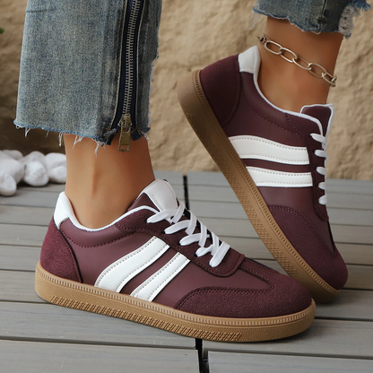 Zapatillas Cómodas para Mujeres con Raya Lateral en Contraste Suela de Goma Estilo Retro