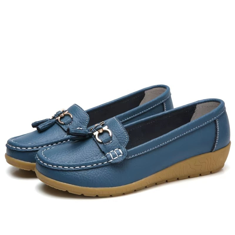 Mocasines Cómodos para Mujeres con Detalle de Hebilla y Borlas, Estilo de Suela en Cuña con Costura de Moccasin