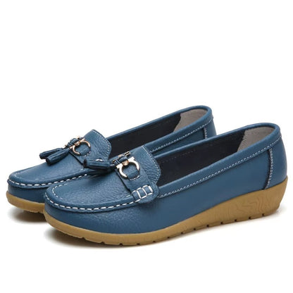 Mocasines Cómodos para Mujeres con Detalle de Hebilla y Borlas, Estilo de Suela en Cuña con Costura de Moccasin