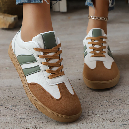Zapatillas Cómodas para Mujeres con Raya Lateral en Contraste Suela de Goma Estilo Retro