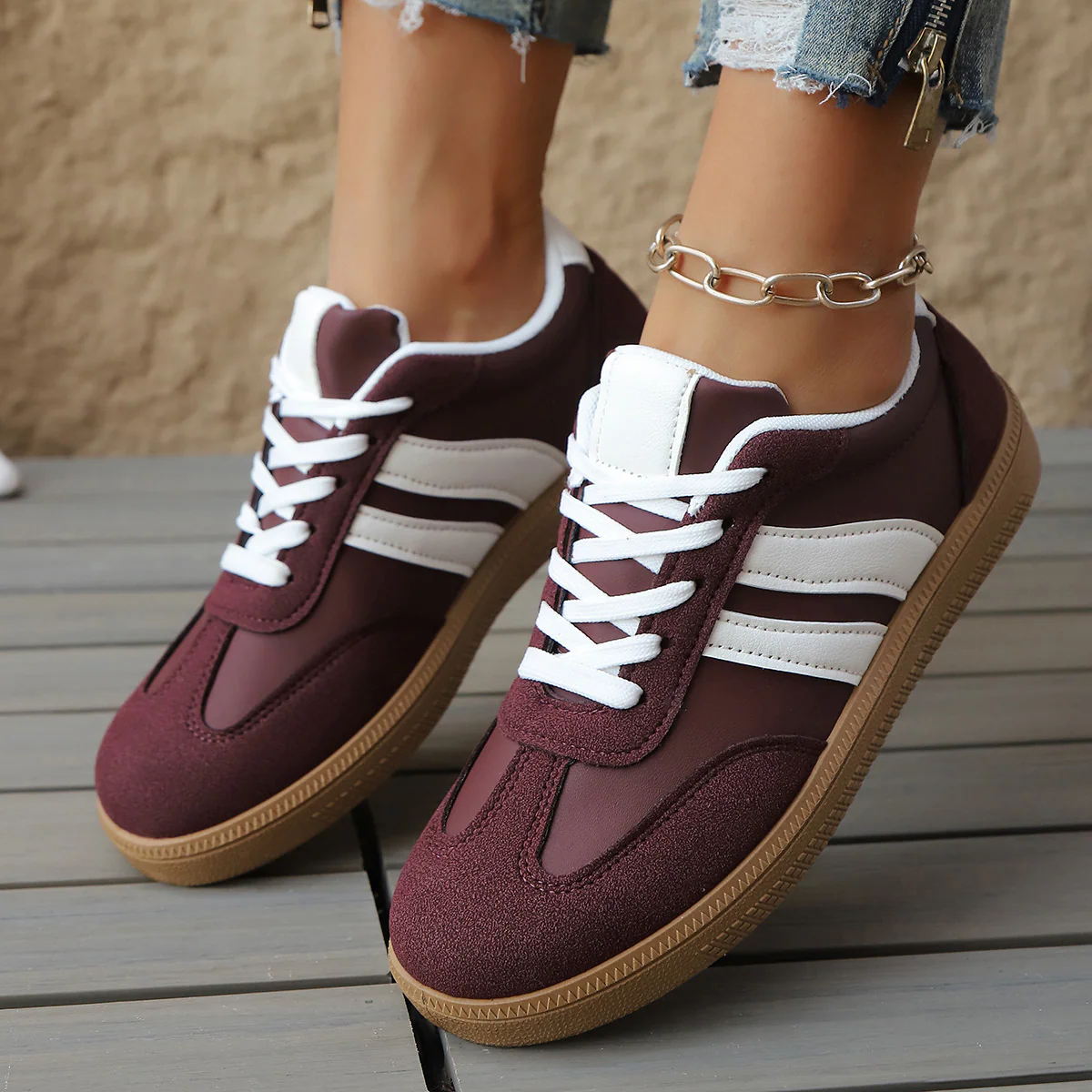 Zapatillas Cómodas para Mujeres con Raya Lateral en Contraste Suela de Goma Estilo Retro