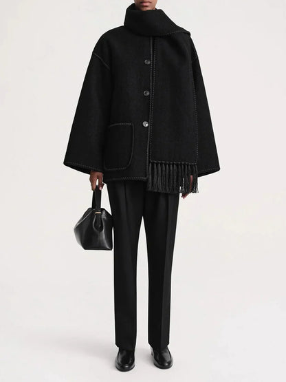 Elegante Capa de Lana para Mujeres con Cuello de Bufanda, Manga Larga, Costura a Mano y Flecos en Estilo Oversized