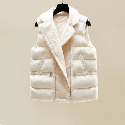 Conjunto de Tres Piezas de Punto Blanco Cómodo para Mujeres con Suéter de Cuello Alto, Chaleco Acolchado y Pantalón de Pierna Ancha Estilo Casual