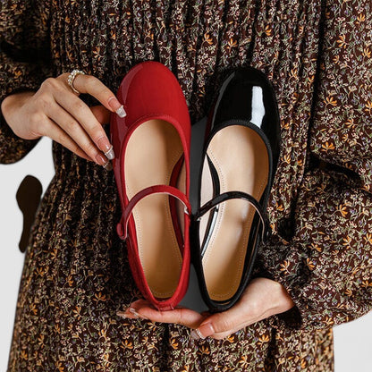 Elegante Zapato de Charol Mary Jane para Mujeres con Punta Redonda, Correa en el Tobillo y Tacón de Bloque
