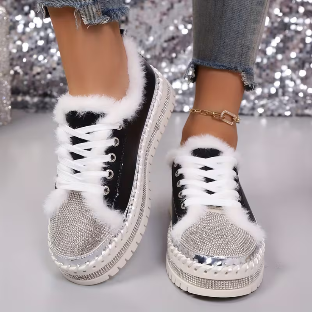 Zapatillas Cómodas para Mujeres con Ribete de Piel Sintética y Suela de Strass, Estilo Bajo con Cordones