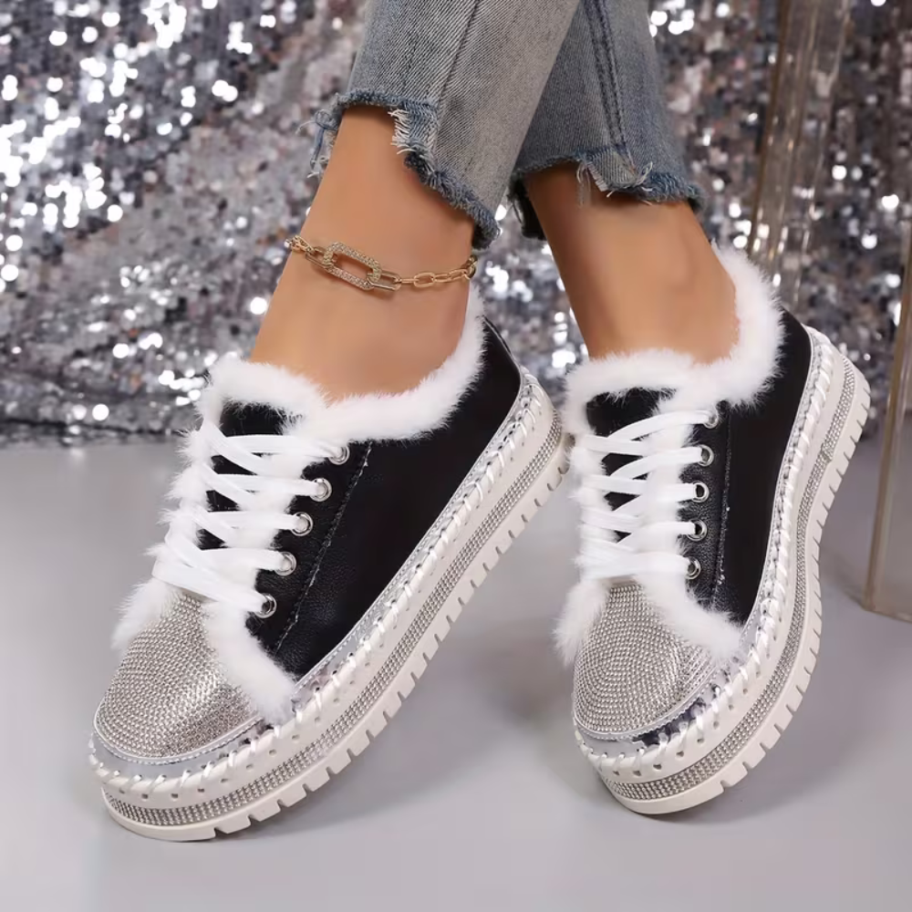 Zapatillas Cómodas para Mujeres con Ribete de Piel Sintética y Suela de Strass, Estilo Bajo con Cordones