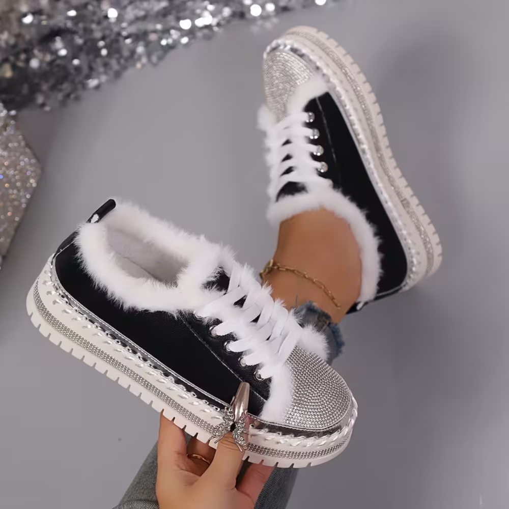Zapatillas Cómodas para Mujeres con Ribete de Piel Sintética y Suela de Strass, Estilo Bajo con Cordones