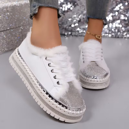 Zapatillas Cómodas para Mujeres con Ribete de Piel Sintética y Suela de Strass, Estilo Bajo con Cordones