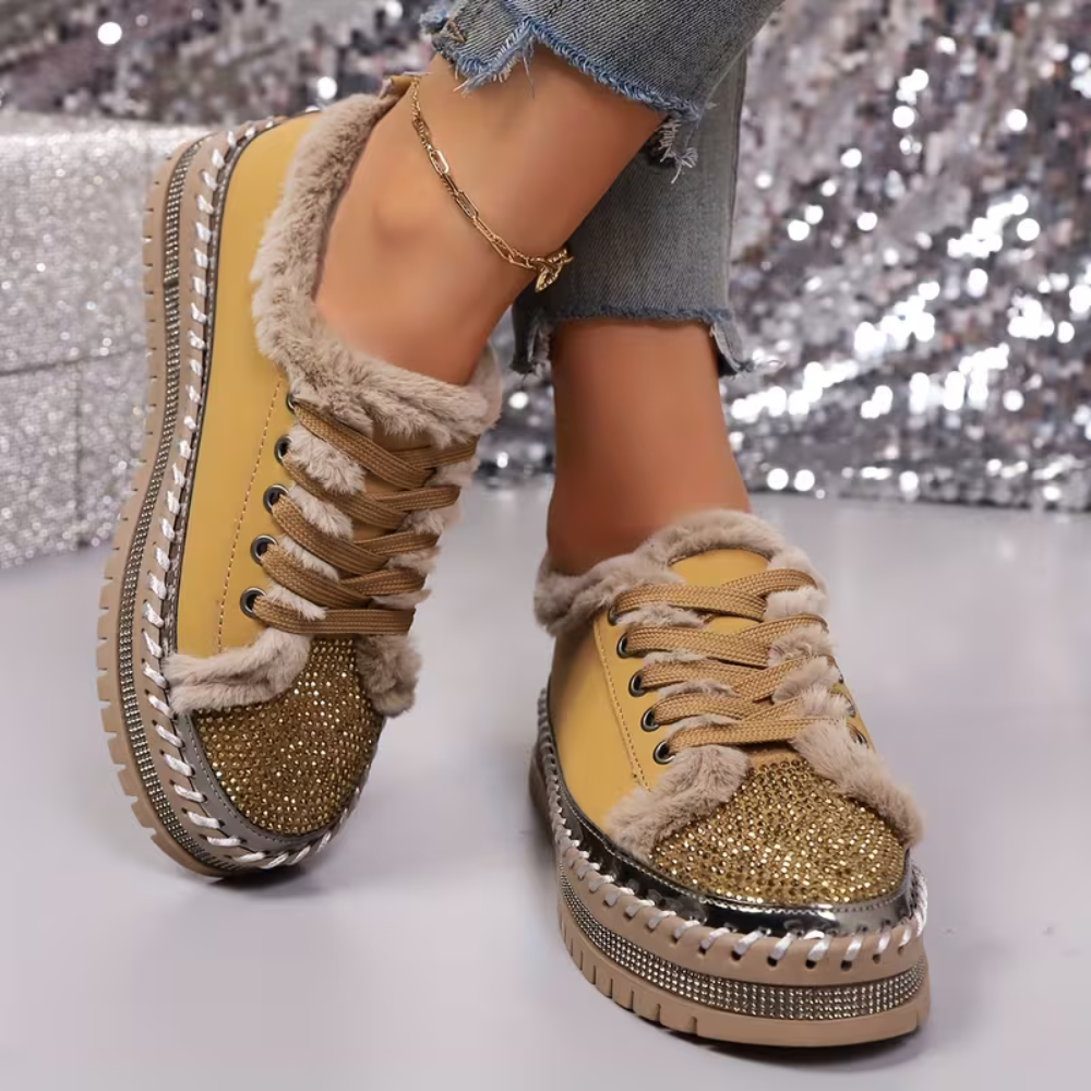 Zapatillas Cómodas para Mujeres con Ribete de Piel Sintética y Suela de Strass, Estilo Bajo con Cordones