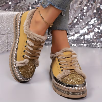Zapatillas Cómodas para Mujeres con Ribete de Piel Sintética y Suela de Strass, Estilo Bajo con Cordones