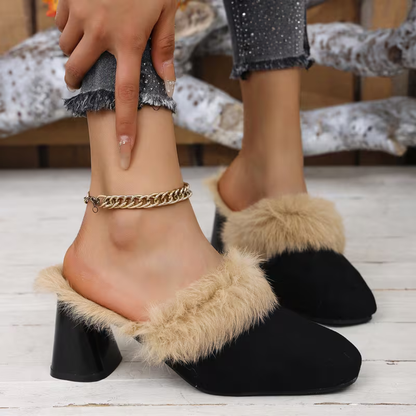 Mules Elegantes con Tacones para Mujeres con Ribete de Piel Sintética, Punta Puntiaguda, Detalle de Cadena, Estilo de Tacón Bloque