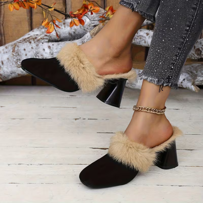 Mules Elegantes con Tacones para Mujeres con Ribete de Piel Sintética, Punta Puntiaguda, Detalle de Cadena, Estilo de Tacón Bloque