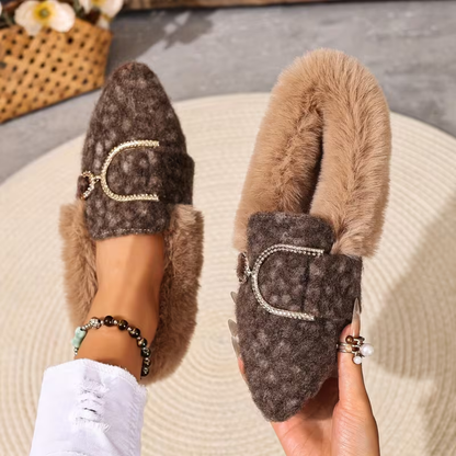 Zapatos de Casa Cómodos para Mujeres con Detalle de Hebilla y Acabado de Piel Sintética, Punta Redonda, Estilo Slip On