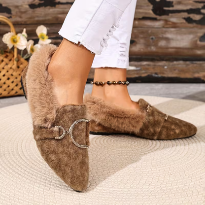 Zapatos de Casa Cómodos para Mujeres con Detalle de Hebilla y Acabado de Piel Sintética, Punta Redonda, Estilo Slip On