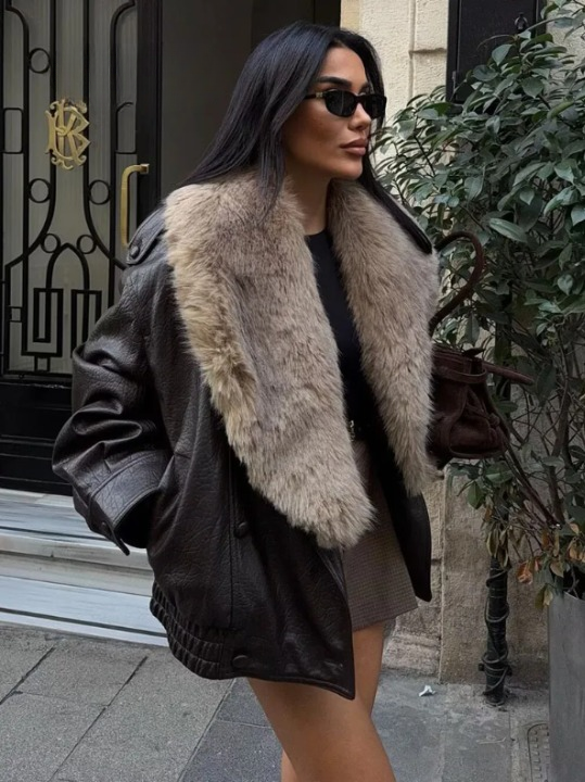 Chaqueta Bomber de Cuero Elegante para Mujeres con Cuello de Piel Sintética, Manga Larga, Estilo Relajado con Botones a Presión